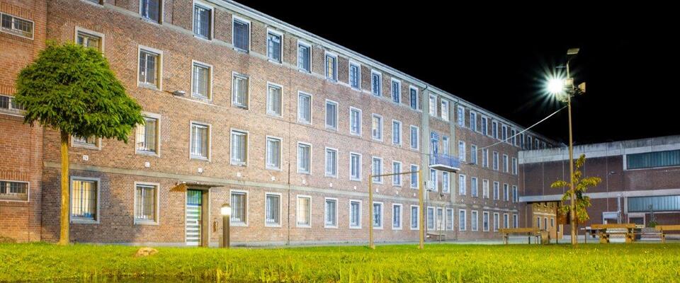 Das Bild zeigt das Hafthaus der JVA Kleve von der Rückansicht